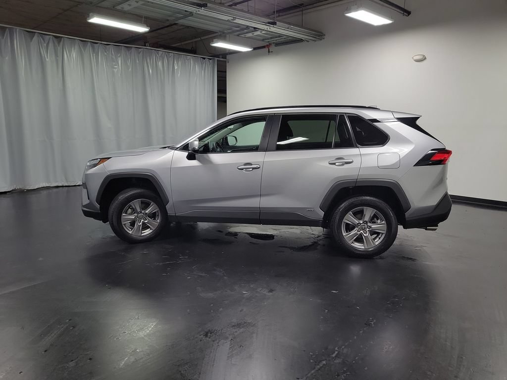 Used 2025 Toyota RAV4 XLE AWD/4WD image 5