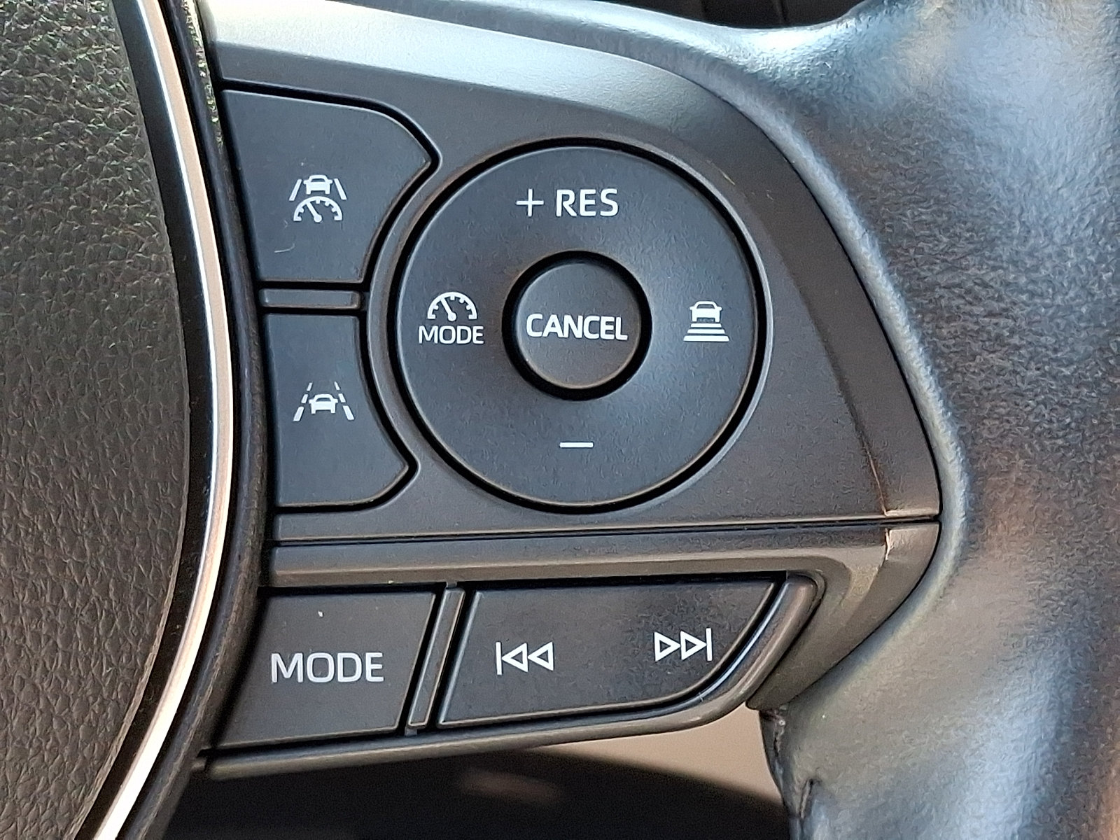 Used 2023 Toyota Corolla Cross LE AWD/4WD image 22