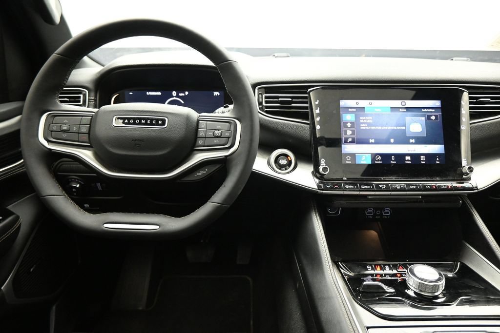 Used 2025 Jeep Wagoneer 4WD image 15