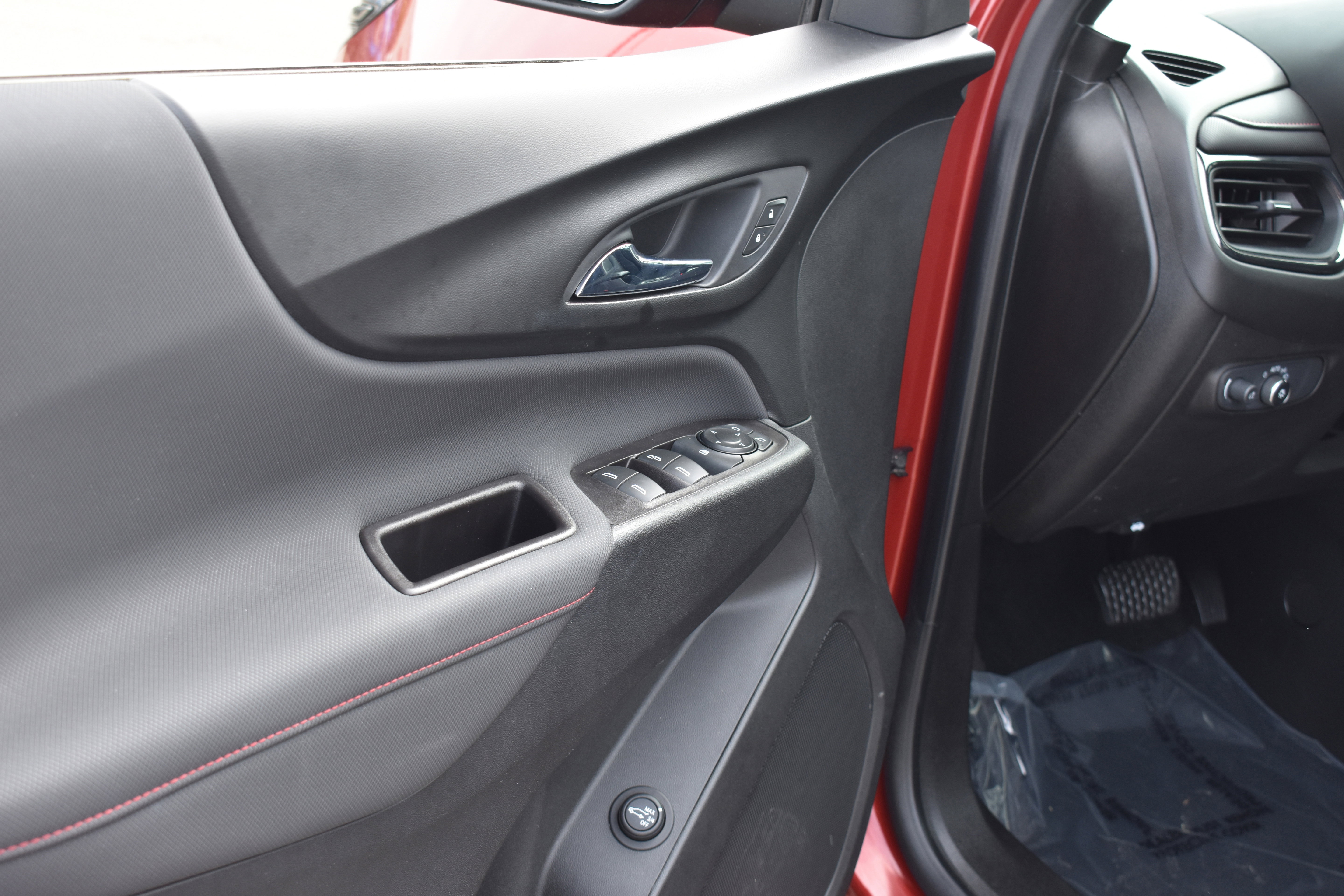 Used 2022 Chevrolet Equinox RS w/ RS Leather Package image 25