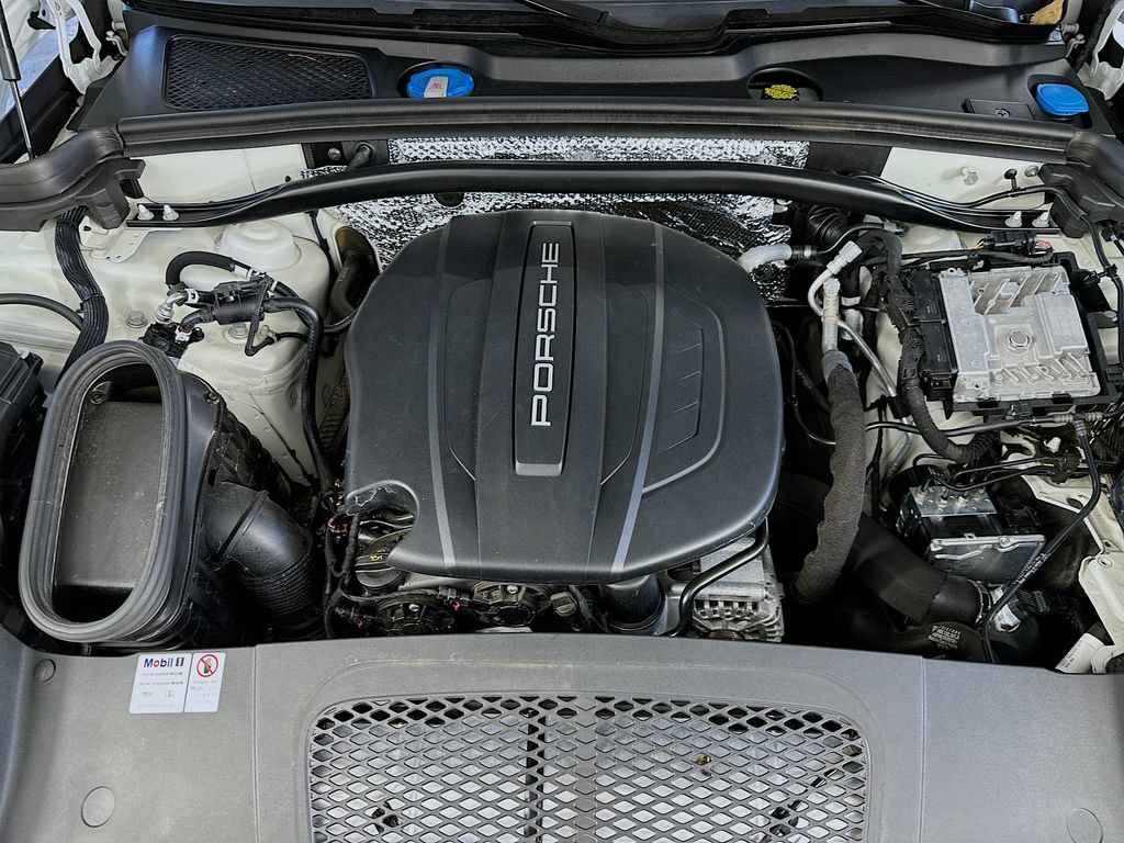 Used 2020 Porsche Macan AWD/4WD image 32