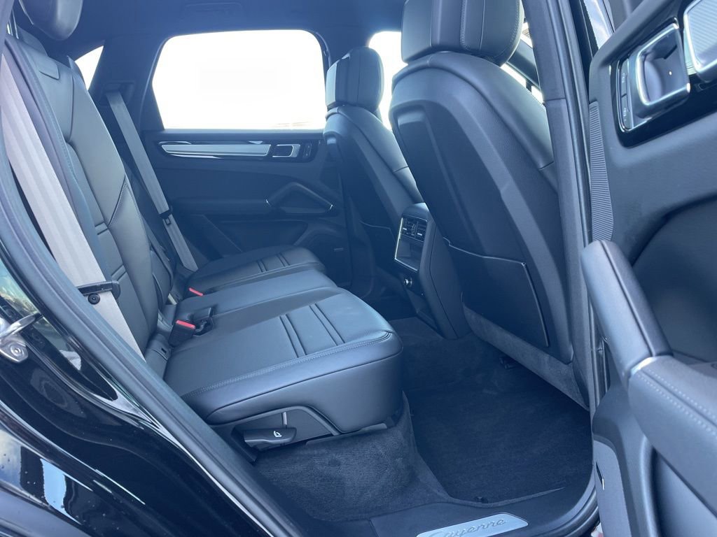 Certified 2023 Porsche Cayenne Platinum Edition AWD/4WD image 18