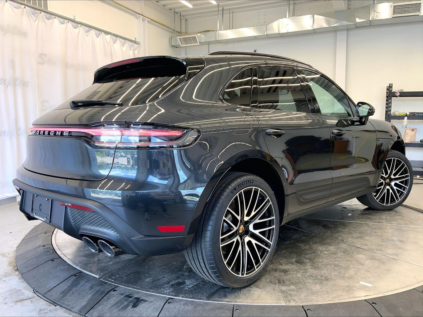 Certified 2026 Porsche Macan AWD/4WD image 7