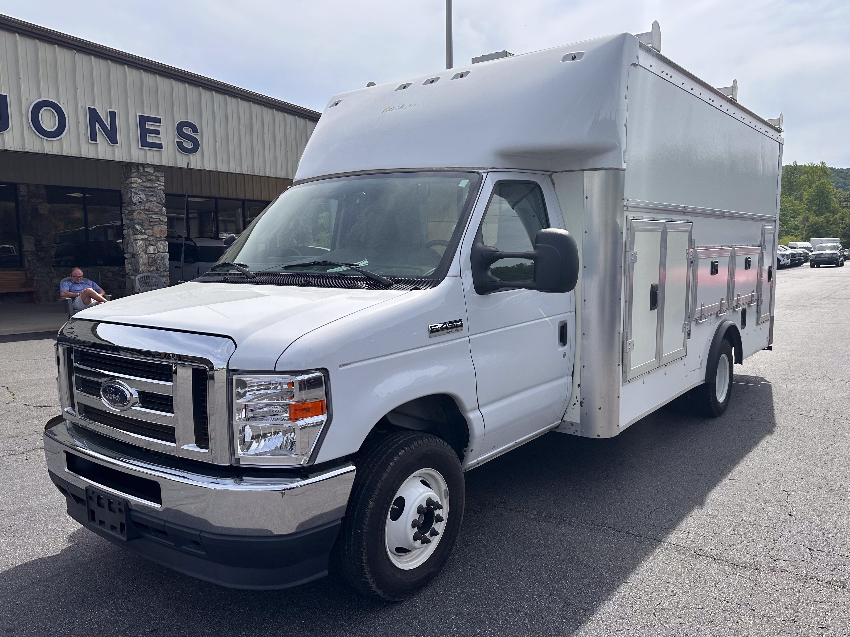 Used 2024 Ford E-450 and Econoline 450 Super Duty w/ Power Windows & Locks Group RWD image 2