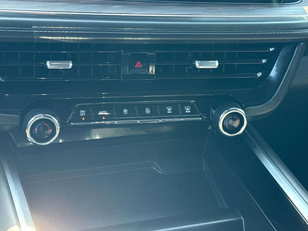 Used 2025 Chevrolet Suburban LS image 18