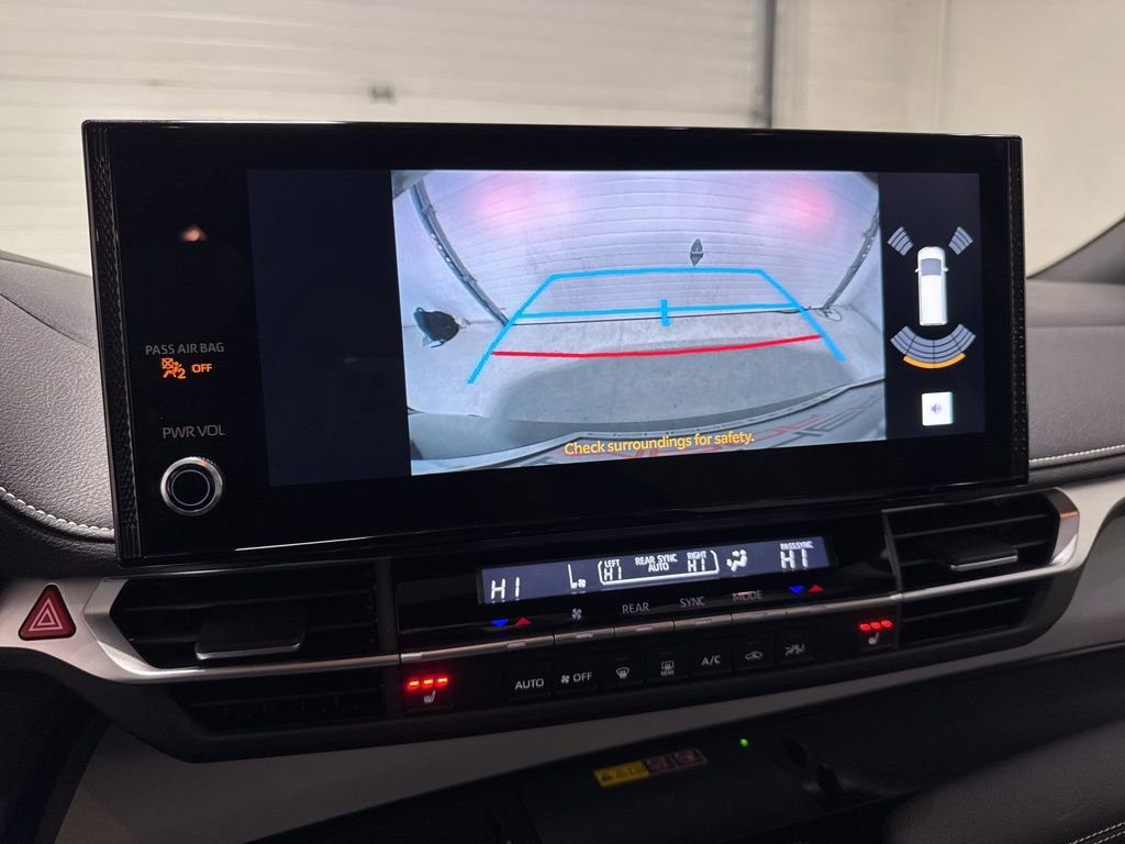 Used 2025 Toyota Sienna XSE image 30