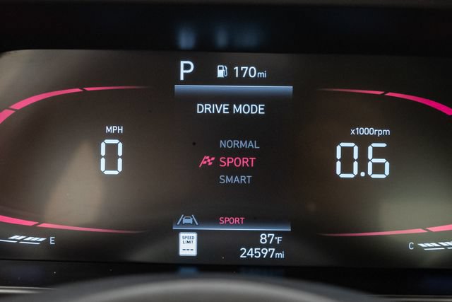 Used 2025 Hyundai Elantra Sport FWD image 14
