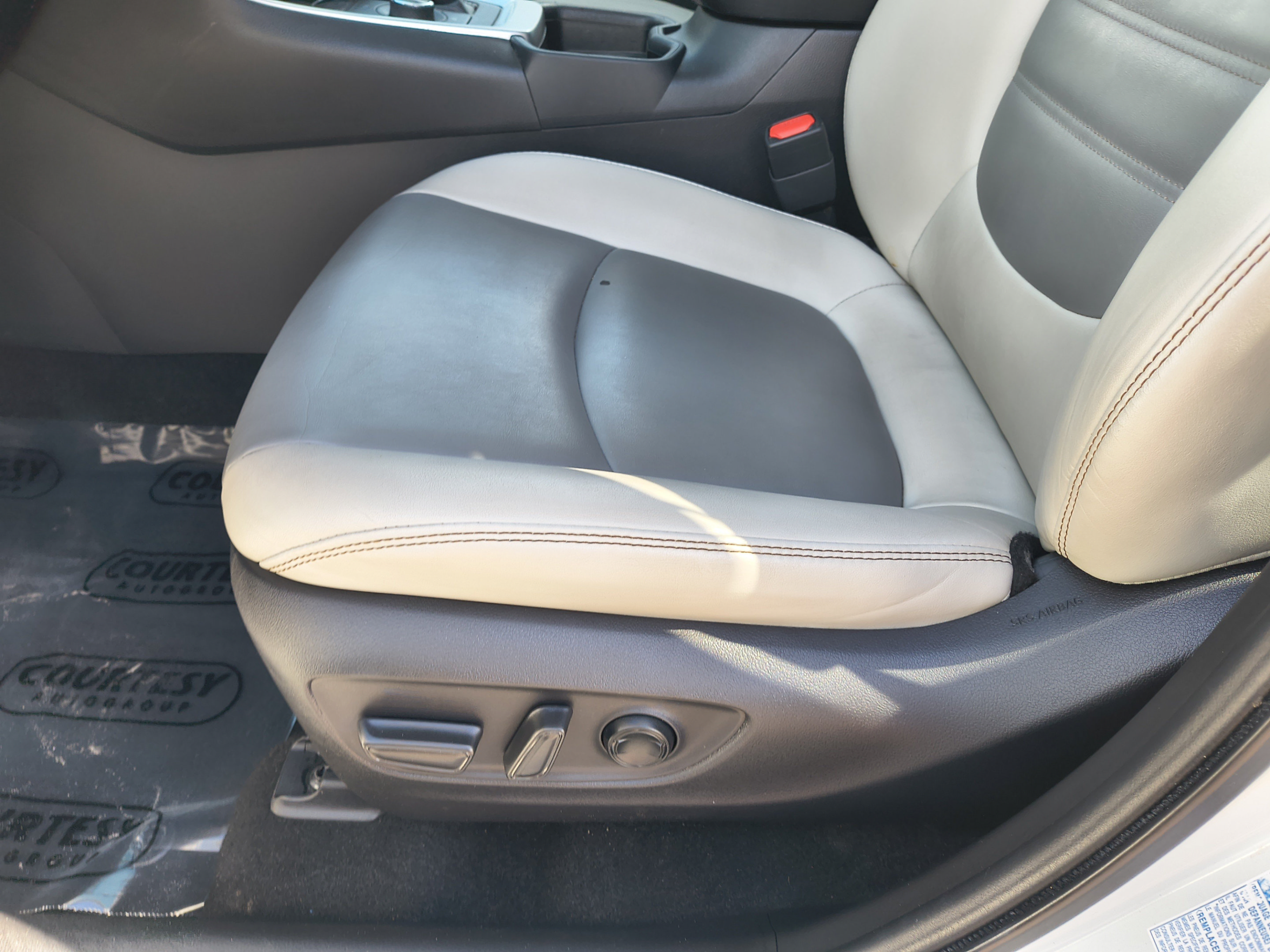 Used 2021 Toyota RAV4 XLE Premium AWD/4WD image 19