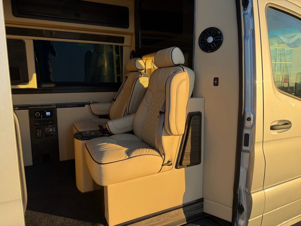 Used 2019 Mercedes-Benz Sprinter 170 image 11