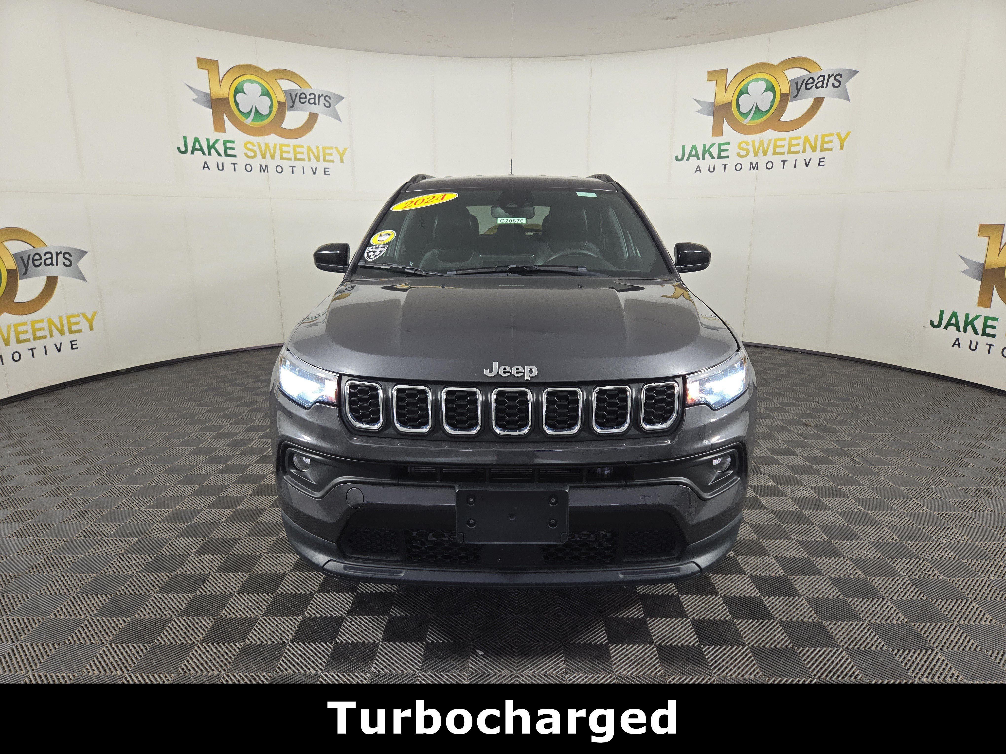 Used 2024 Jeep Compass Latitude AWD/4WD image 2