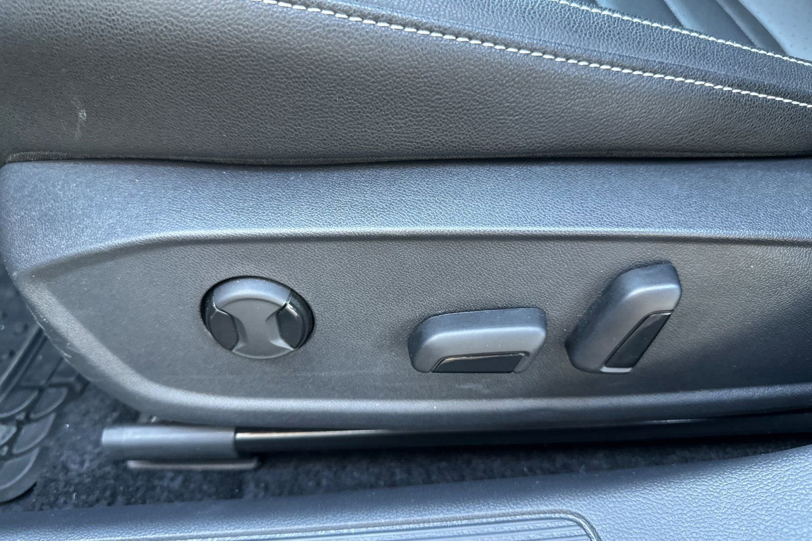 Used 2024 Volkswagen Jetta SE image 12