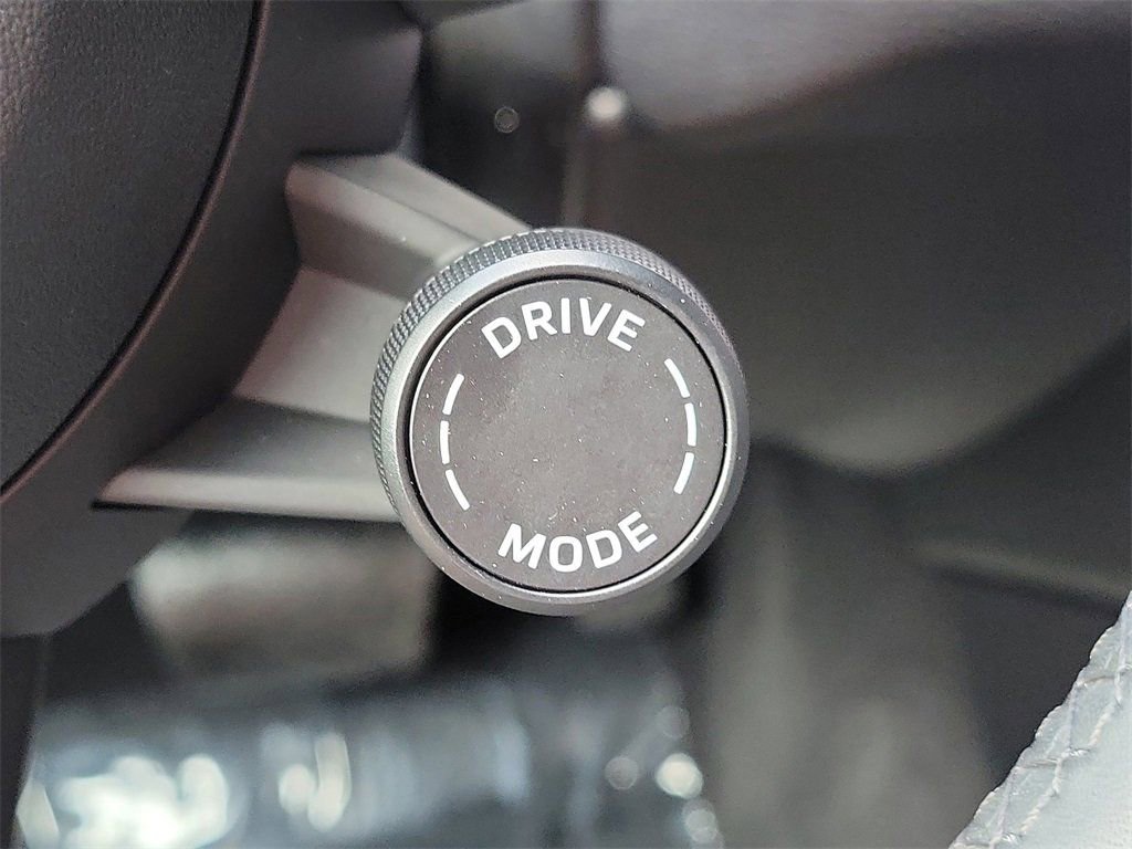 Certified 2025 Porsche Cayenne image 40