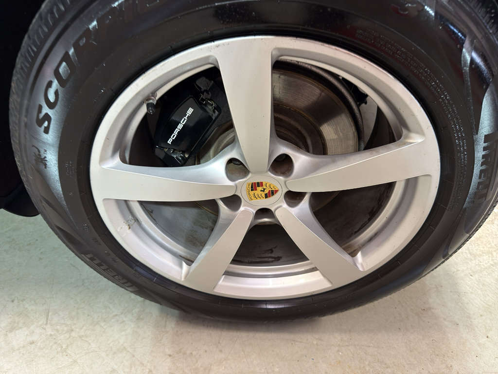 Used 2017 Porsche Macan AWD/4WD image 32