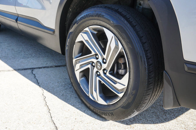 Used 2023 Hyundai Santa Fe SE w/ Winter Weather Package FWD image 8