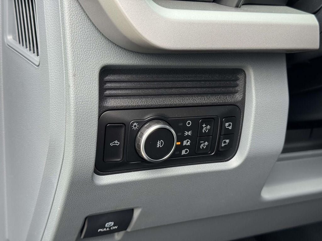 New 2026 Ford F250 XLT w/ FX4 Off-Road Package AWD/4WD image 18