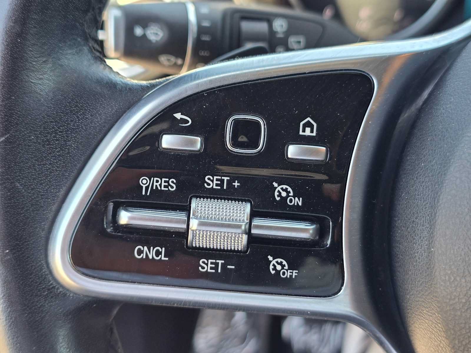 Used 2021 Mercedes-Benz GLC 300 4MATIC image 33