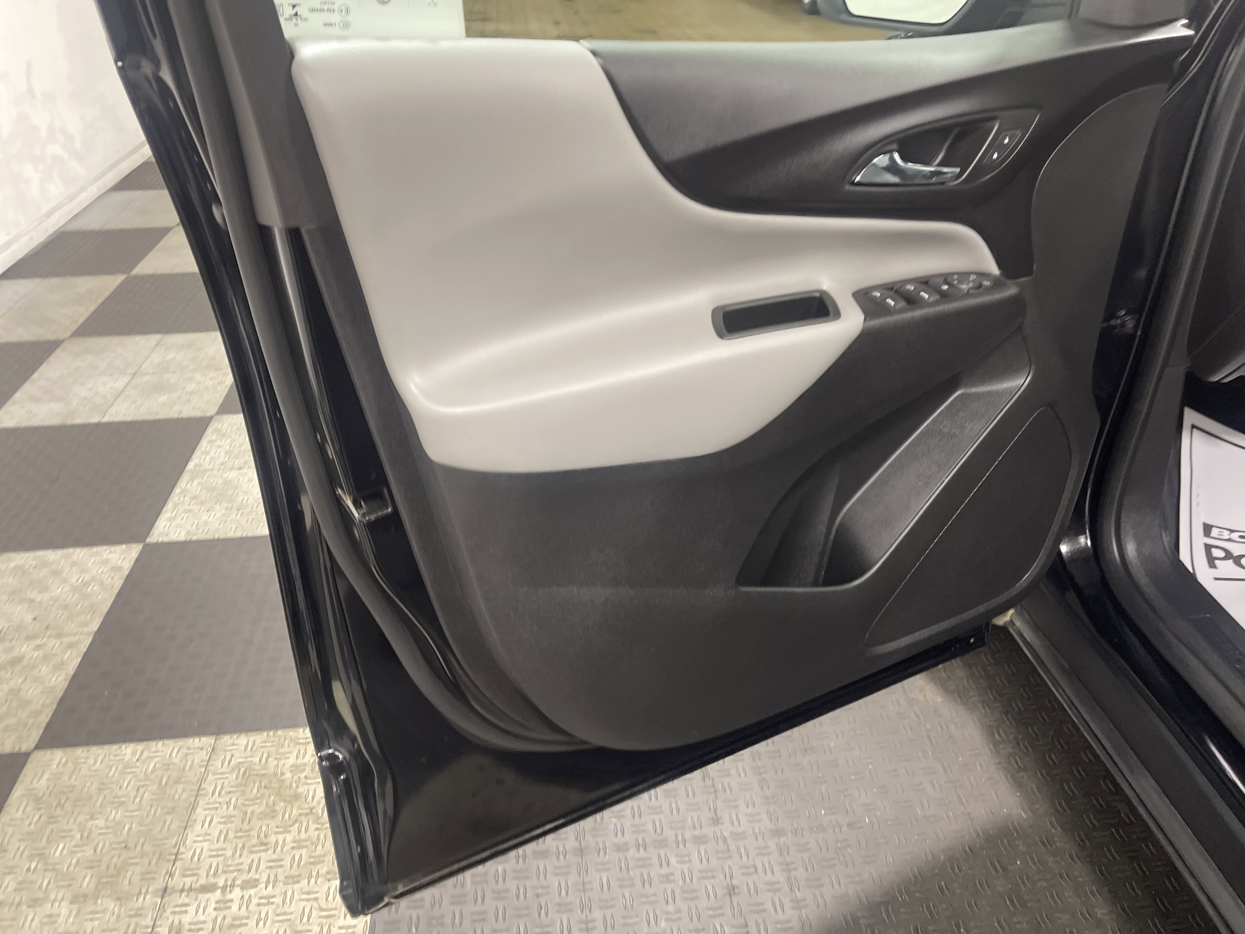 Used 2023 Chevrolet Equinox LS w/ LS Convenience Package image 10