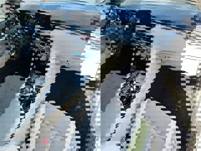 Used 2025 Genesis G70 2.5T image 17