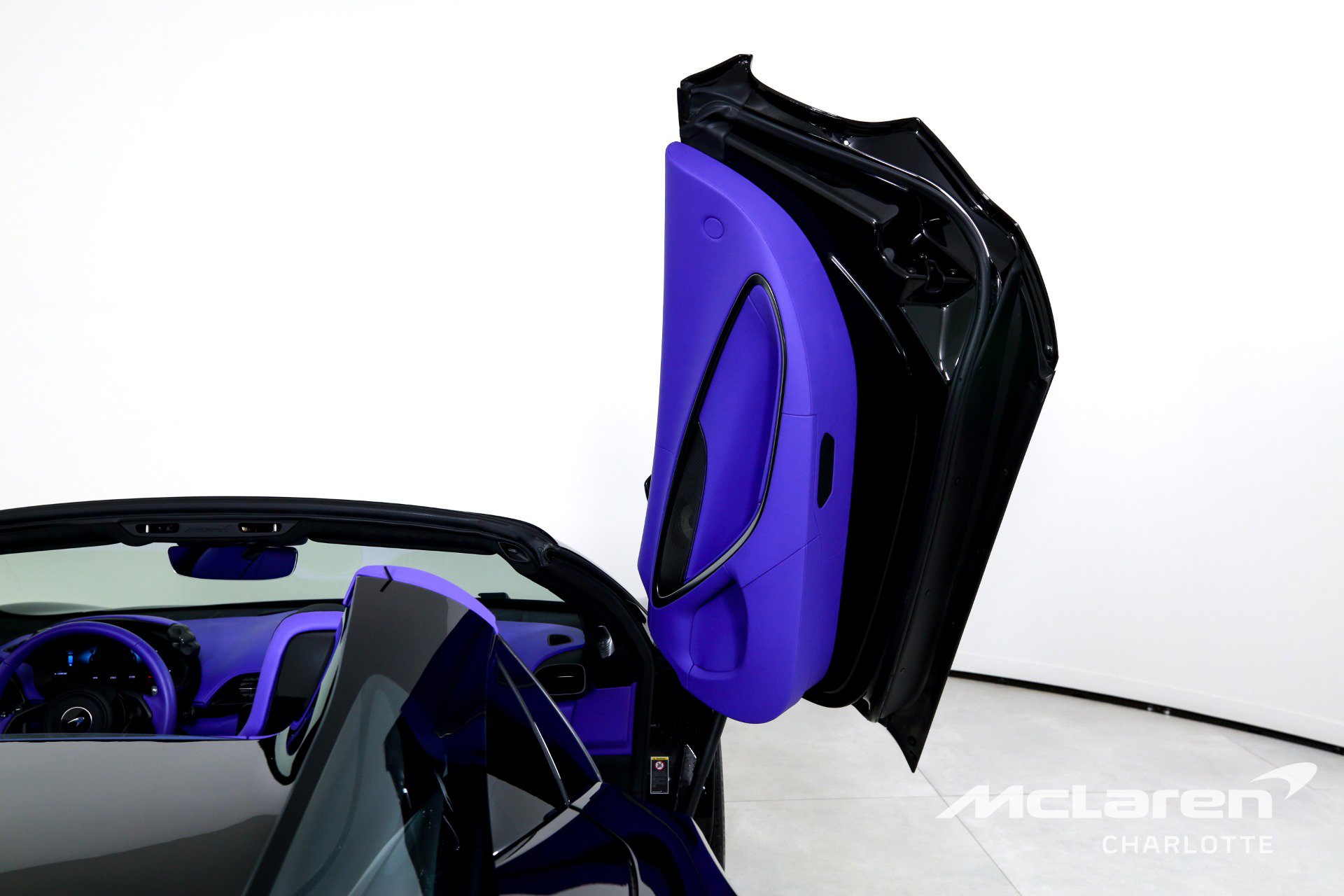 Used 2025 McLaren Artura Spider image 19