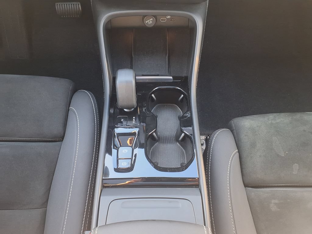 Certified 2023 Volvo XC40 B5 Plus w/ Climate Package AWD/4WD image 35