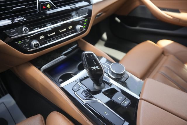 Used 2020 BMW 540i w/ M Sport Package image 28