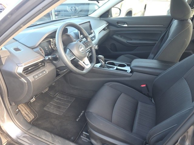 Used 2024 Nissan Altima 2.5 SV image 7