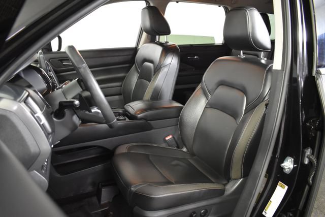 Used 2023 Nissan Pathfinder SL AWD/4WD image 9