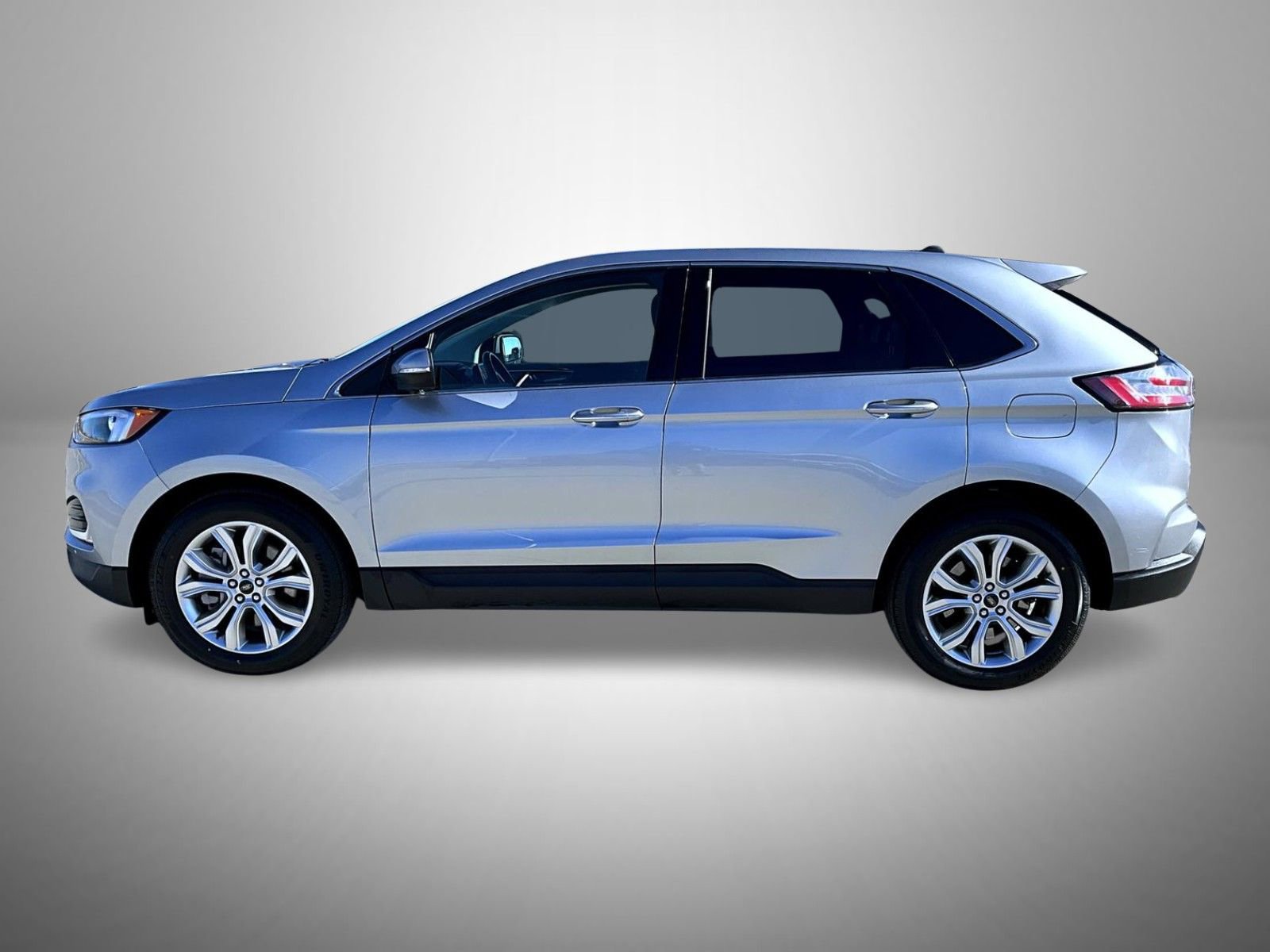 Used 2024 Ford Edge Titanium image 8