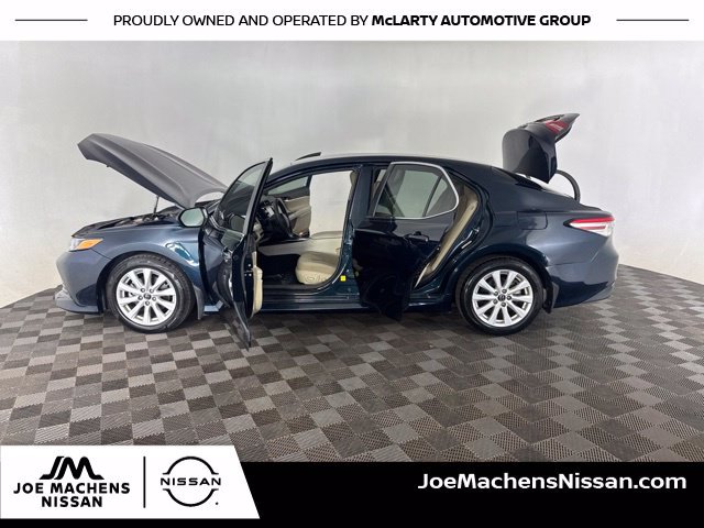 Used 2018 Toyota Camry LE FWD image 12