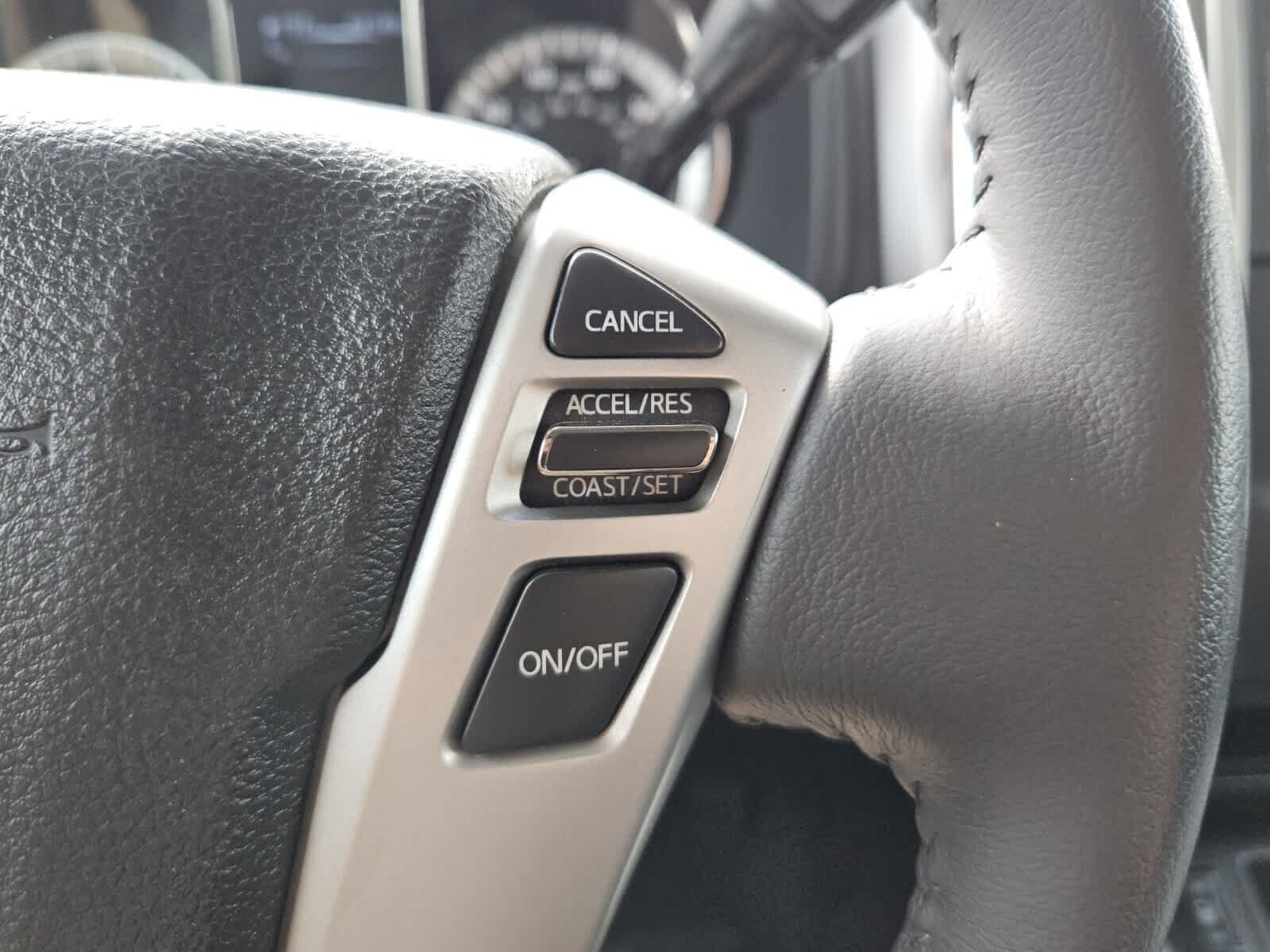 Used 2018 Nissan Titan SV w/ SV Convenience Package RWD image 13