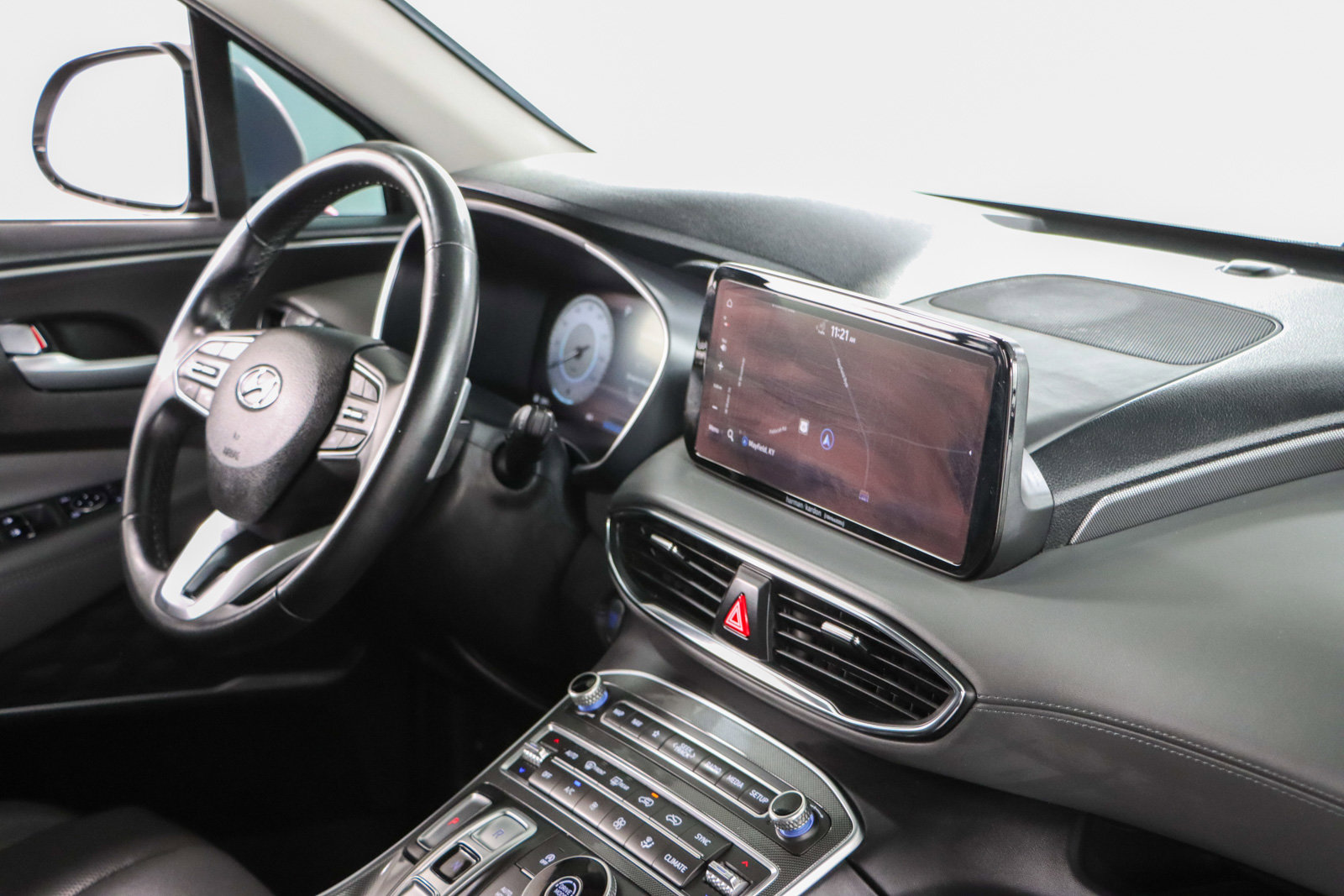 Used 2022 Hyundai Santa Fe SEL w/ Convenience + Premium Package FWD image 26