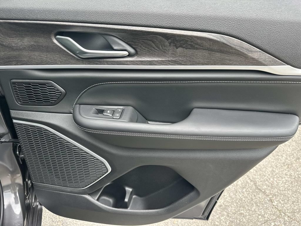 New 2026 Jeep Grand Cherokee Limited AWD/4WD image 15