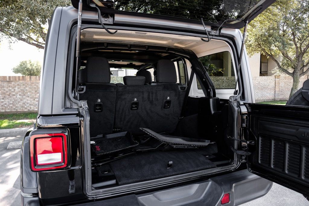 Used 2020 Jeep Wrangler Unlimited Sahara image 60