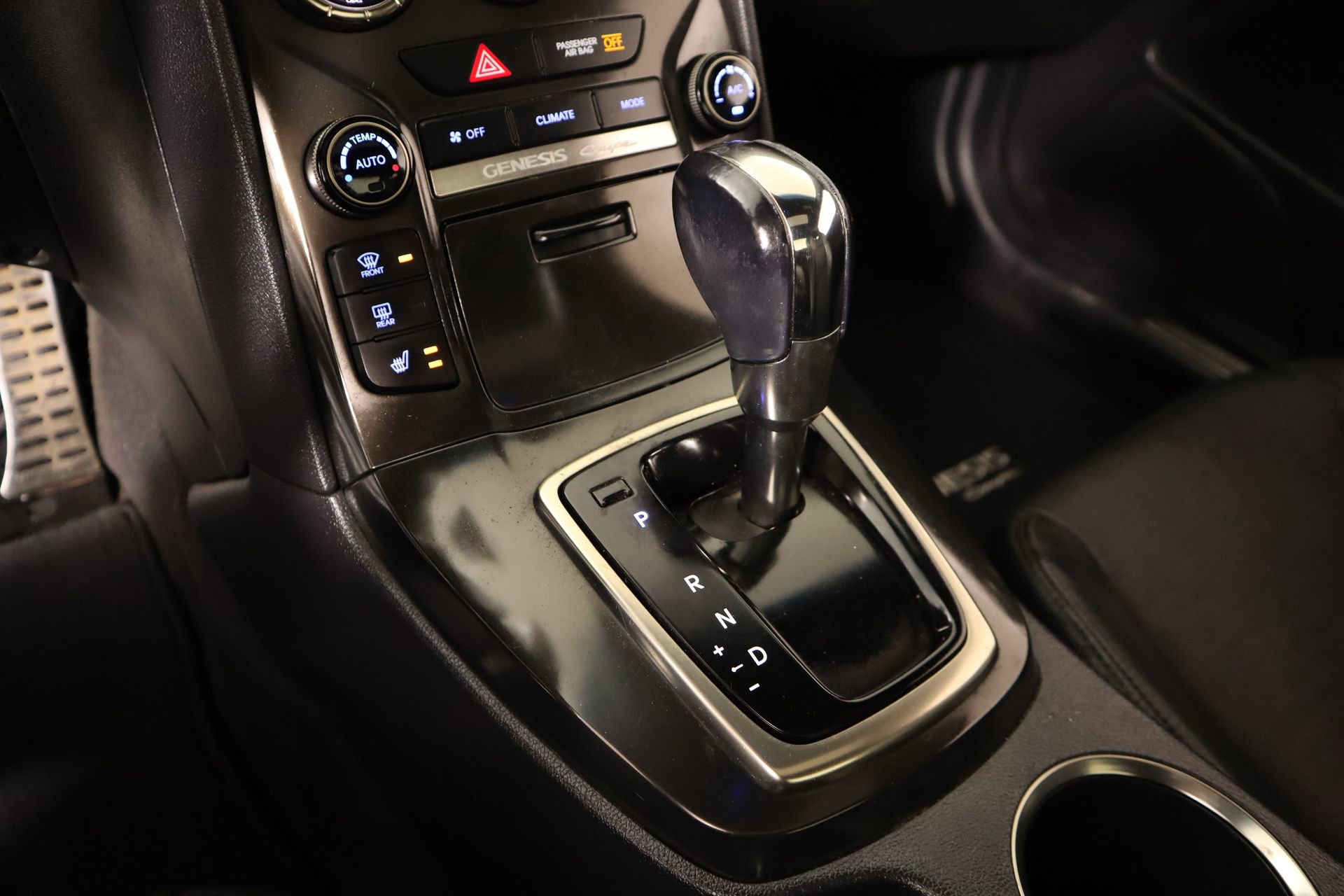 Used 2013 Hyundai Genesis 3.8 image 8