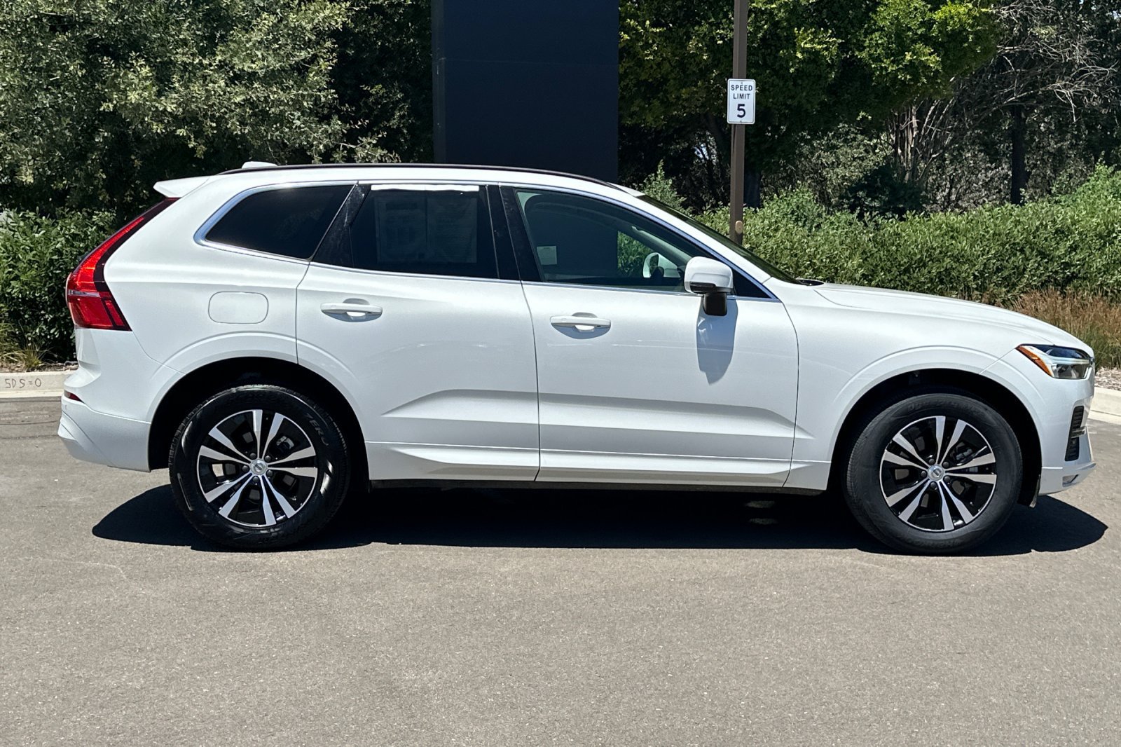 Used 2023 Volvo XC60 B5 Core w/ Protection Package Premier FWD image 3