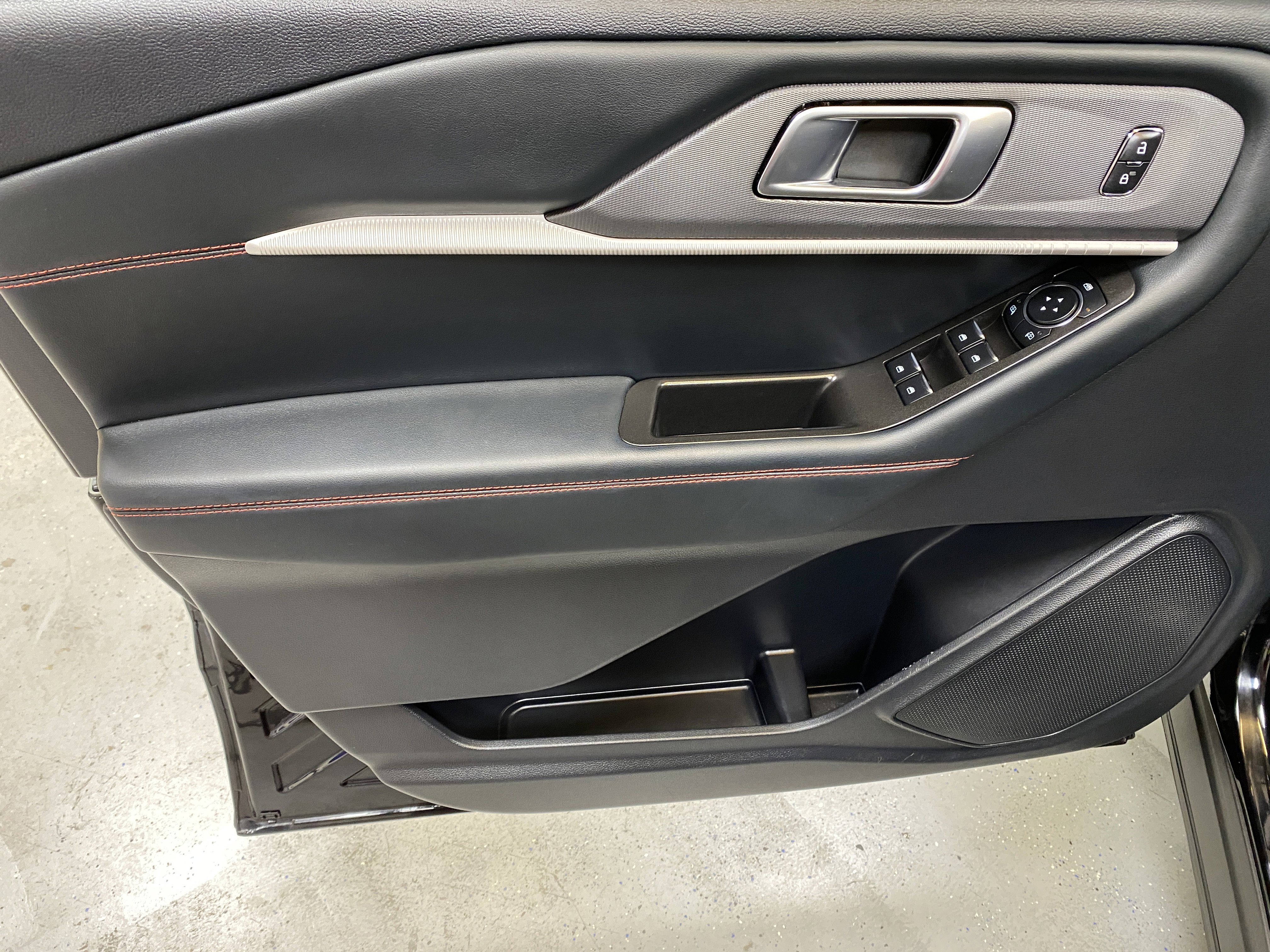 Used 2025 Ford Explorer ST-Line image 22