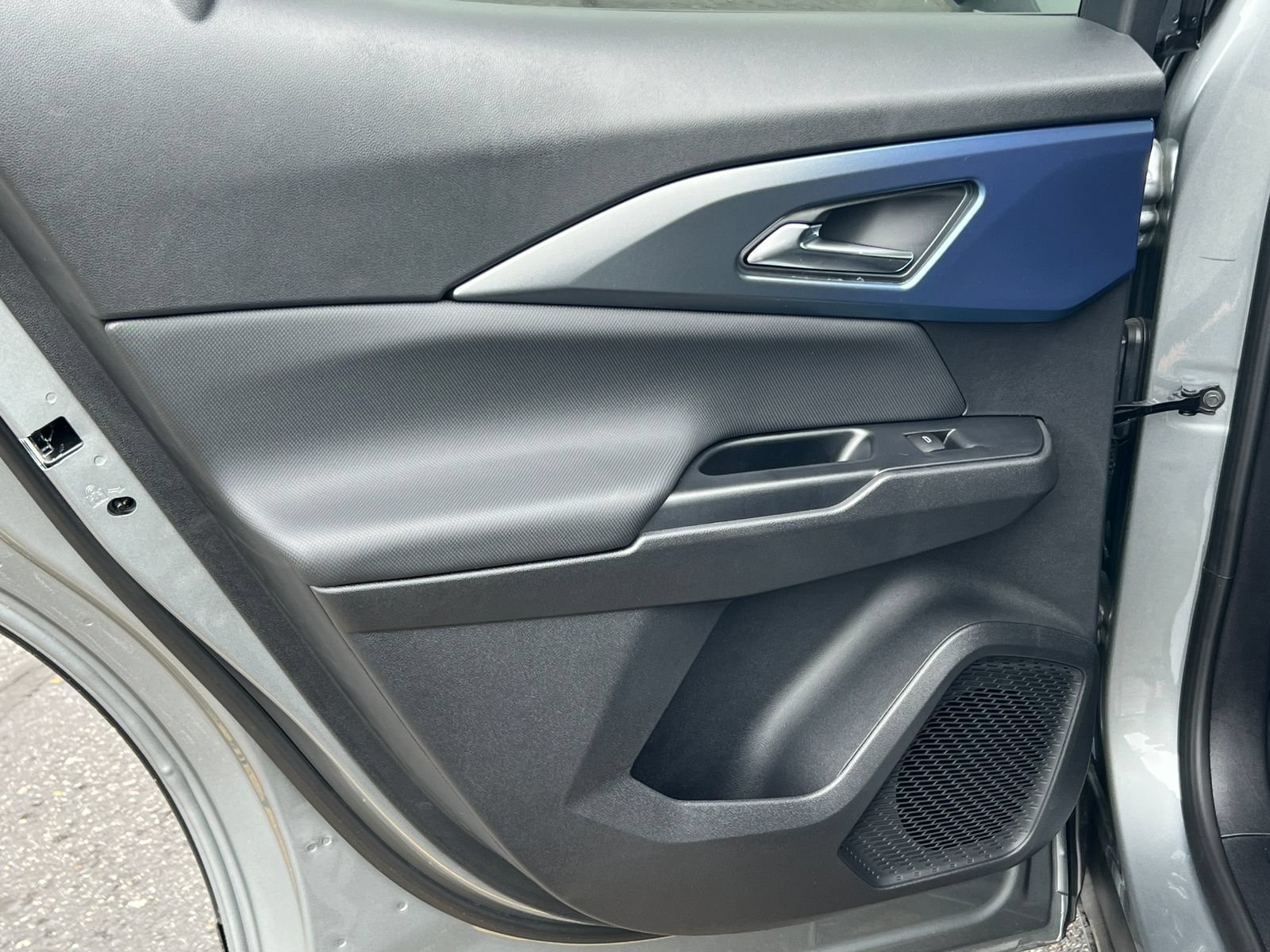 New 2026 Chevrolet Equinox EV LT FWD image 32