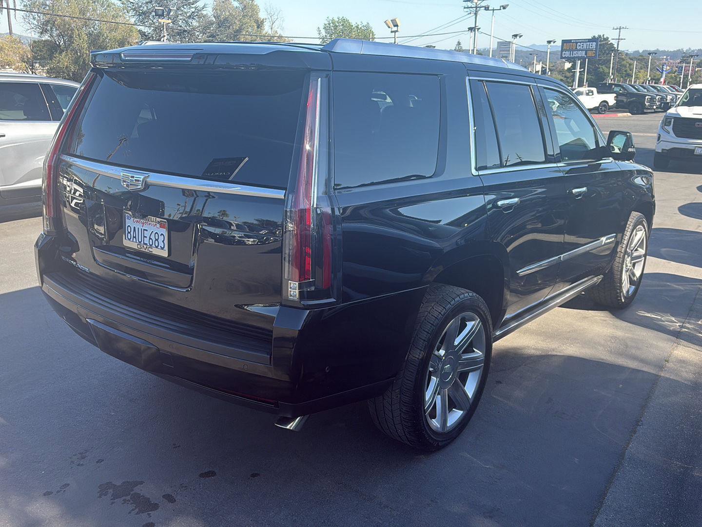Used 2017 Cadillac Escalade Premium Luxury image 31