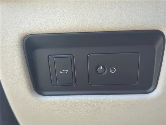 Used 2021 Jaguar XF R-Dynamic SE image 14