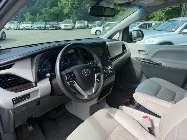 Used 2017 Toyota Sienna XLE w/ XLE Navigation Package FWD image 10