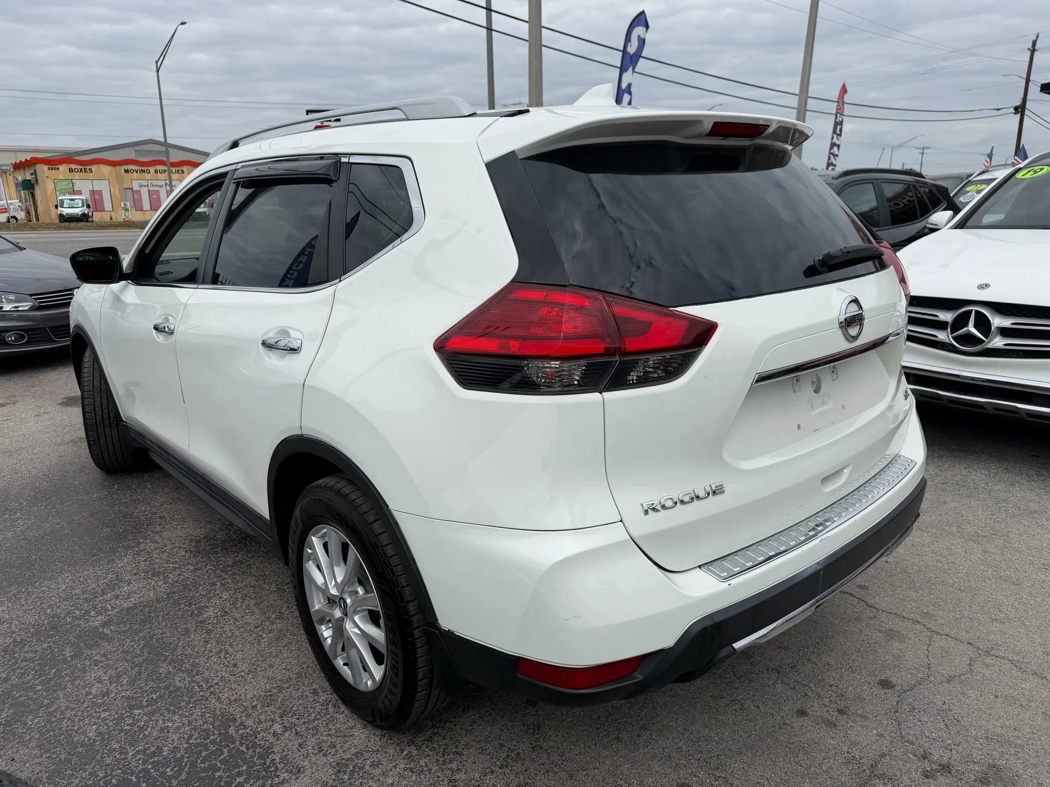 Used 2017 Nissan Rogue SV image 6