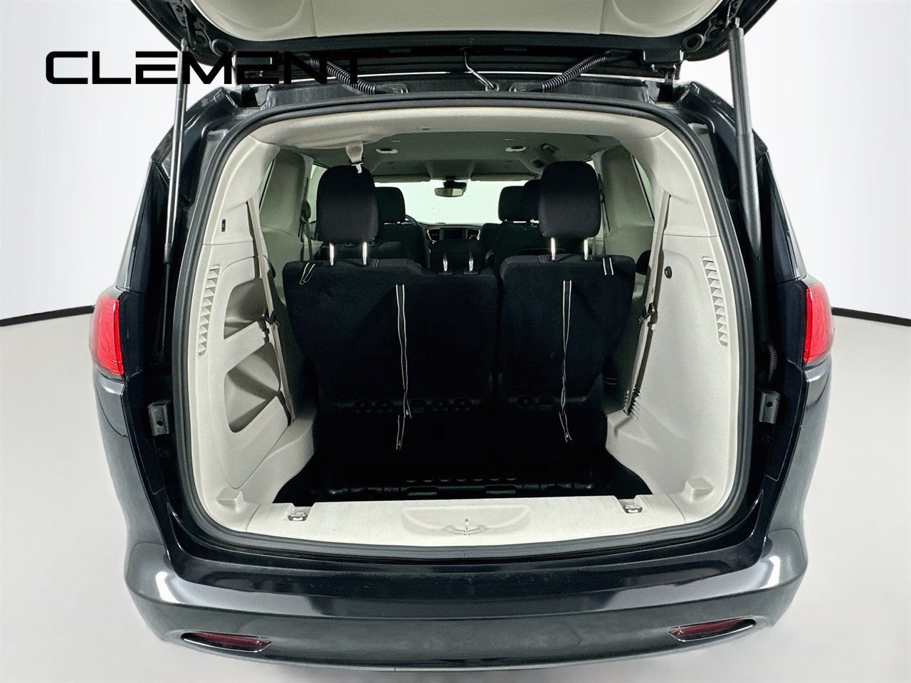 Used 2023 Chrysler Voyager LX FWD image 11