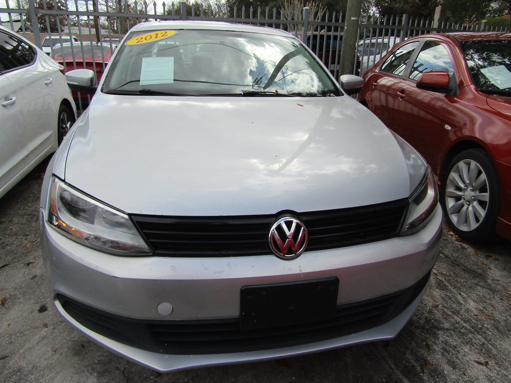 Used 2012 Volkswagen Jetta SE FWD image 2