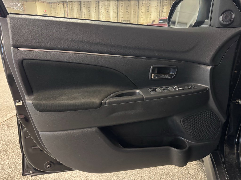 Used 2023 Mitsubishi Outlander Sport ES image 15