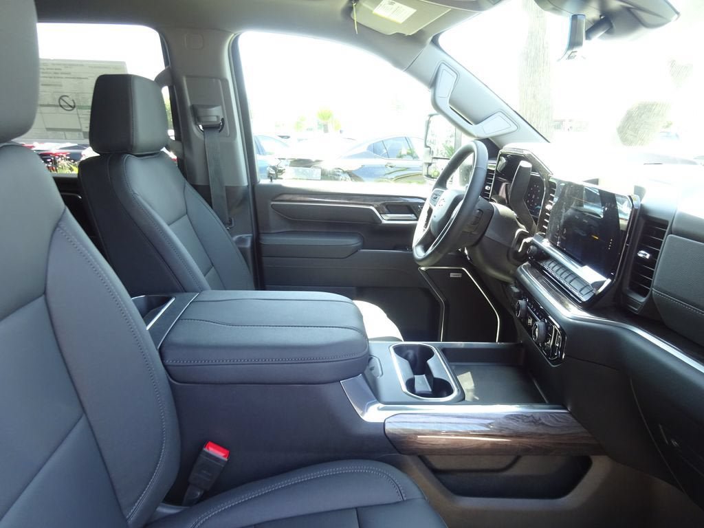 New 2026 Chevrolet Silverado 2500 LTZ w/ LTZ Premium Package AWD/4WD image 16