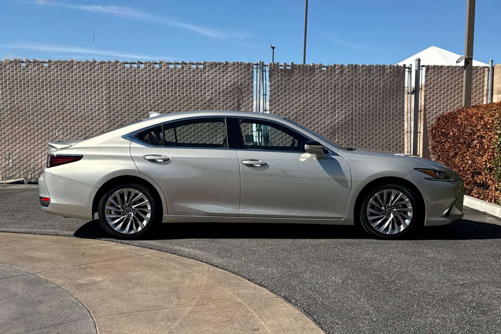Used 2019 Lexus ES 300h w/ Accessory Package 2 FWD image 3