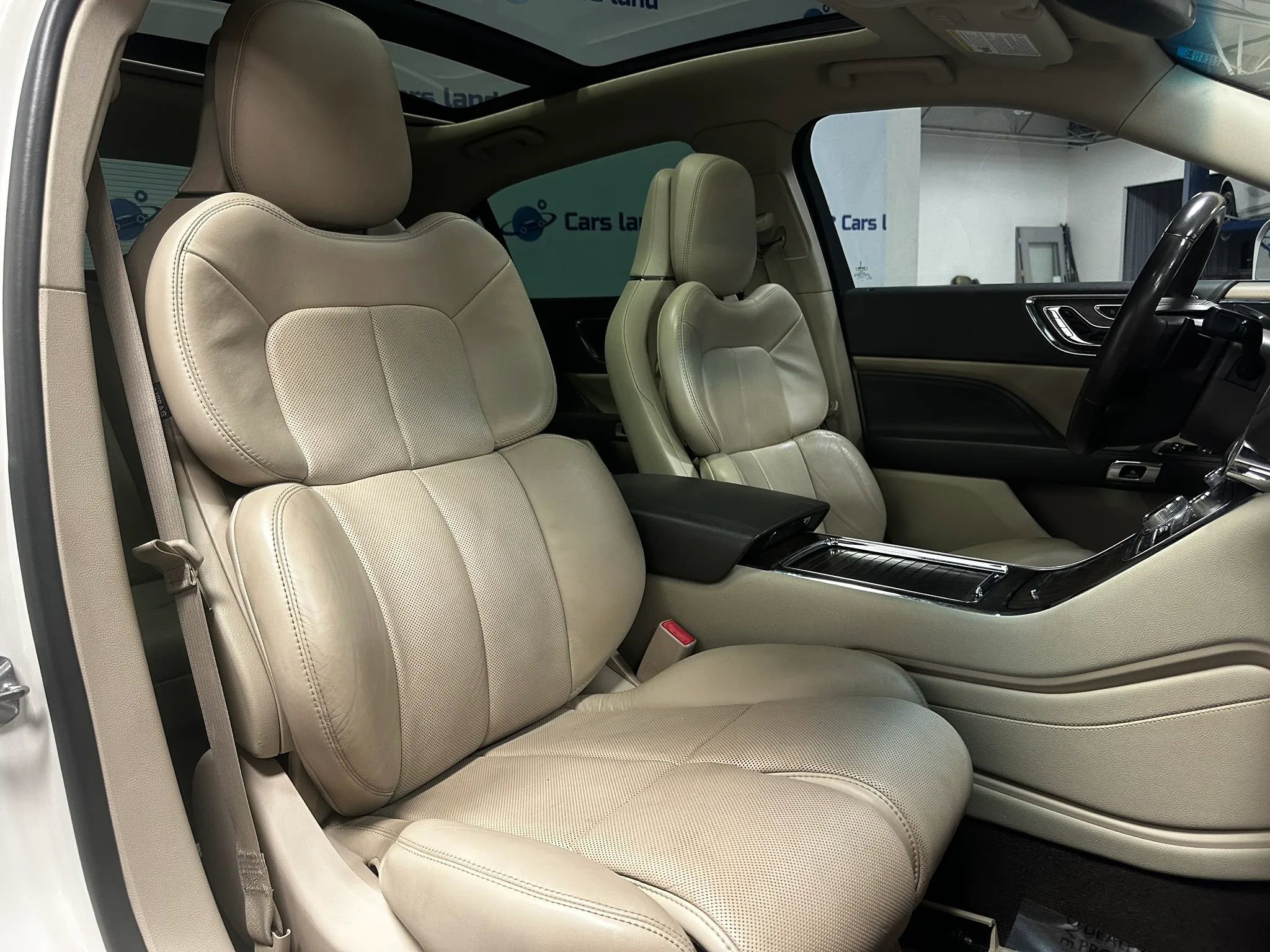 Used 2019 Lincoln Continental Select FWD image 25