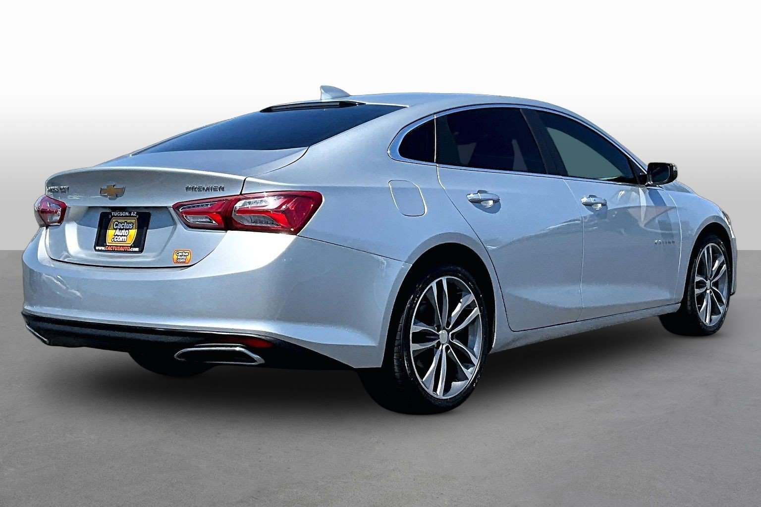 Used 2020 Chevrolet Malibu Premier FWD image 2
