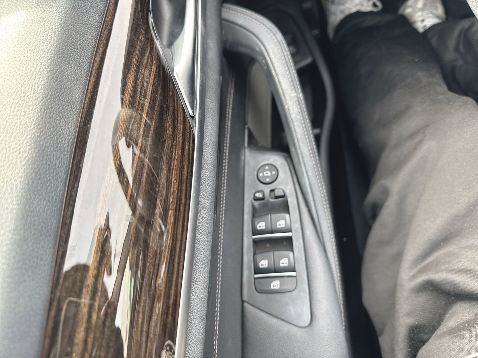 Used 2022 BMW 540i xDrive w/ Premium Package image 9