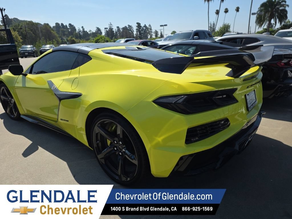 Used 2023 Chevrolet Corvette Z06 w/ Z07 Performance Package RWD image 3